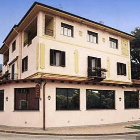 Hotel La Bussola Cittiglio Exteriör bild