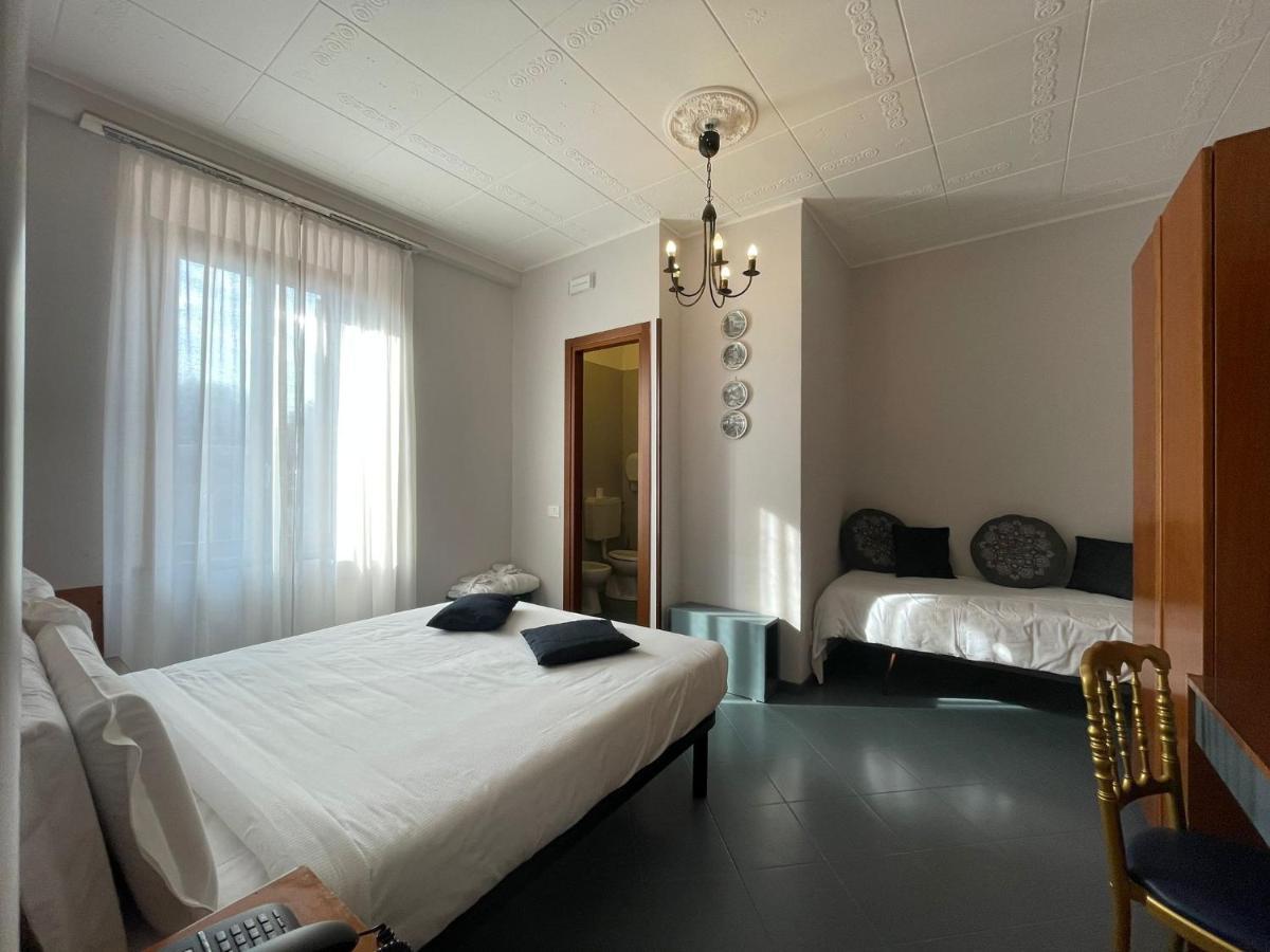 Hotel La Bussola Cittiglio Exteriör bild