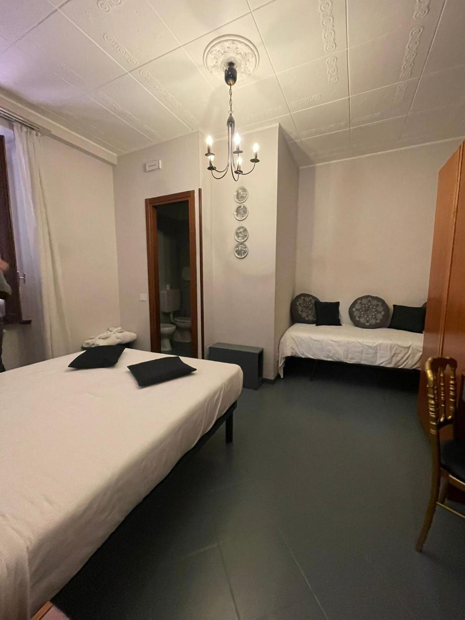 Hotel La Bussola Cittiglio Exteriör bild