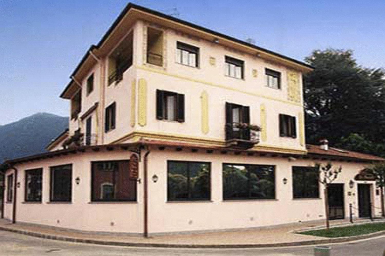 Hotel La Bussola Cittiglio Exteriör bild